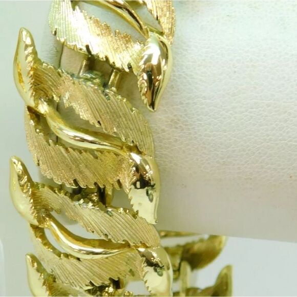 VNTG Lisner Duchess & Fashion Gold Tone CZ & Faux Pearl Jewelry & Brooch 128.5g - Picture 2 of 10